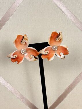 Vintage Hawaiian Shell Clip-On Earrings with Pearl Centerpiece B25